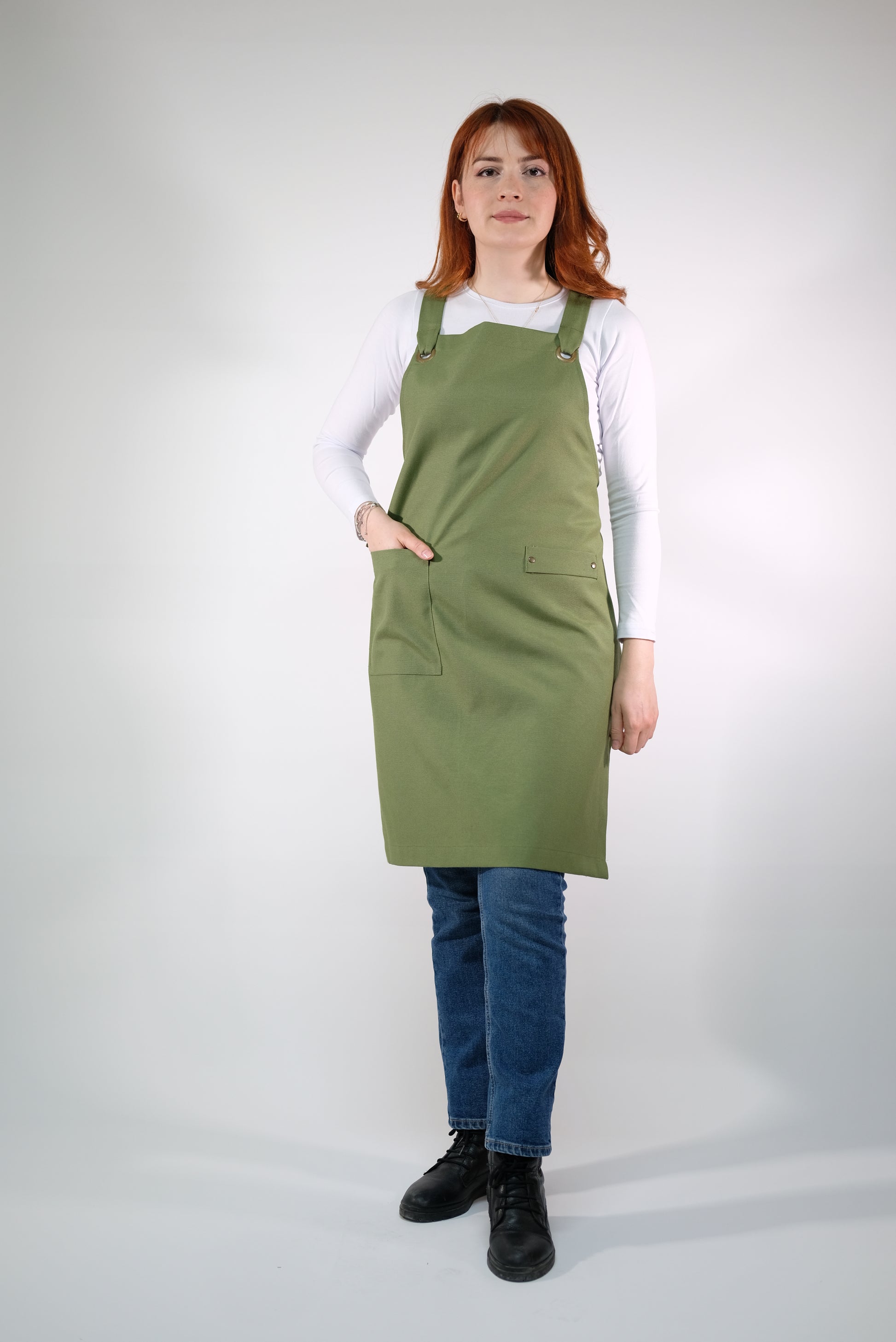 breathable green apron with cross-back