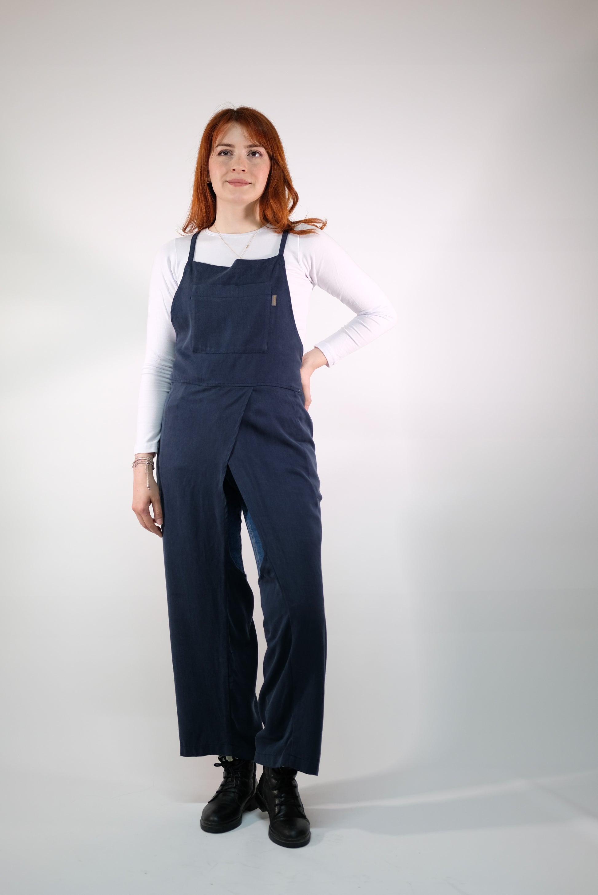  Detail shot of chest pocket on navy artist apron.