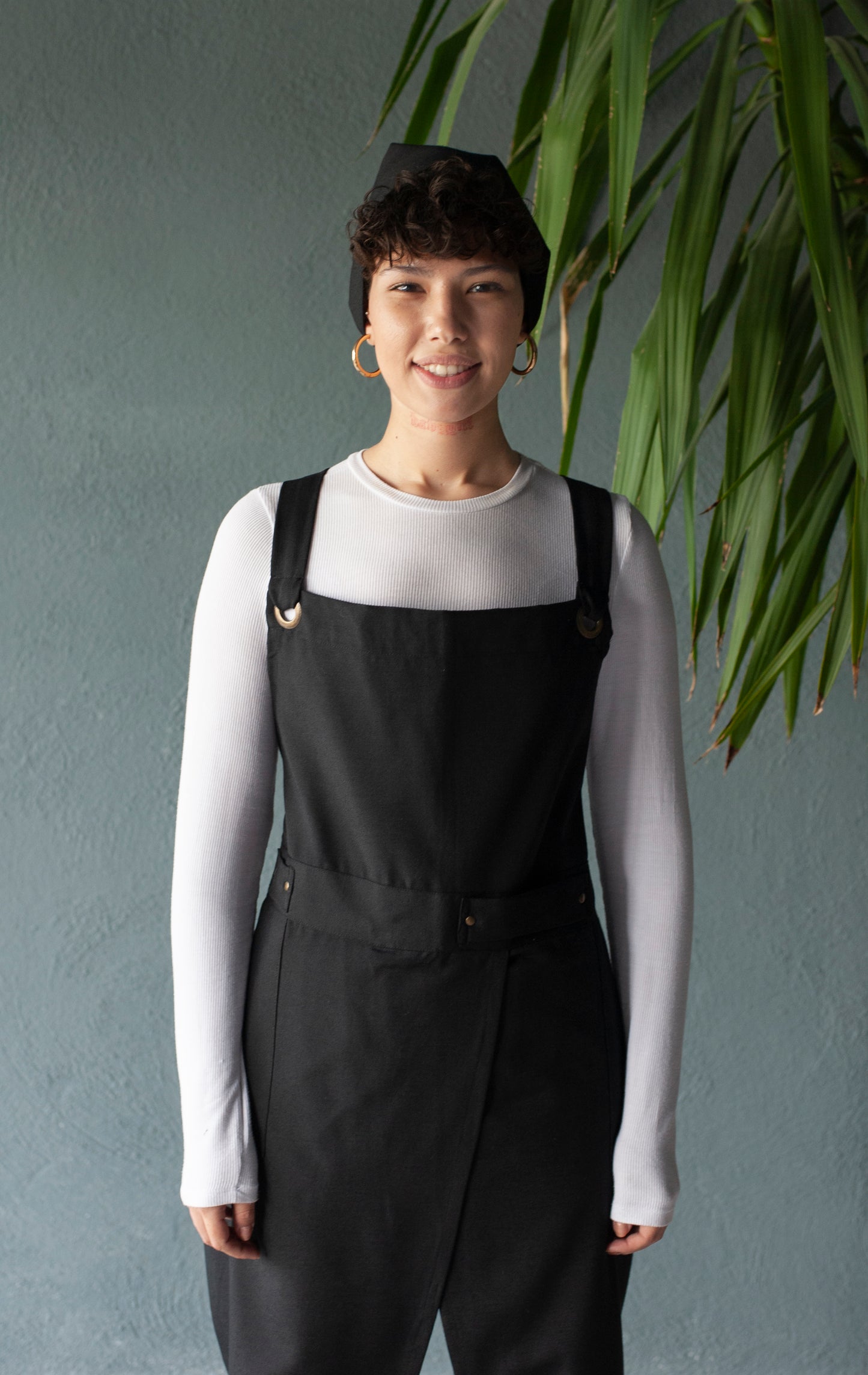 unisex art apron with leg coverage