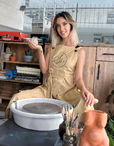 breathable studio apron with pockets