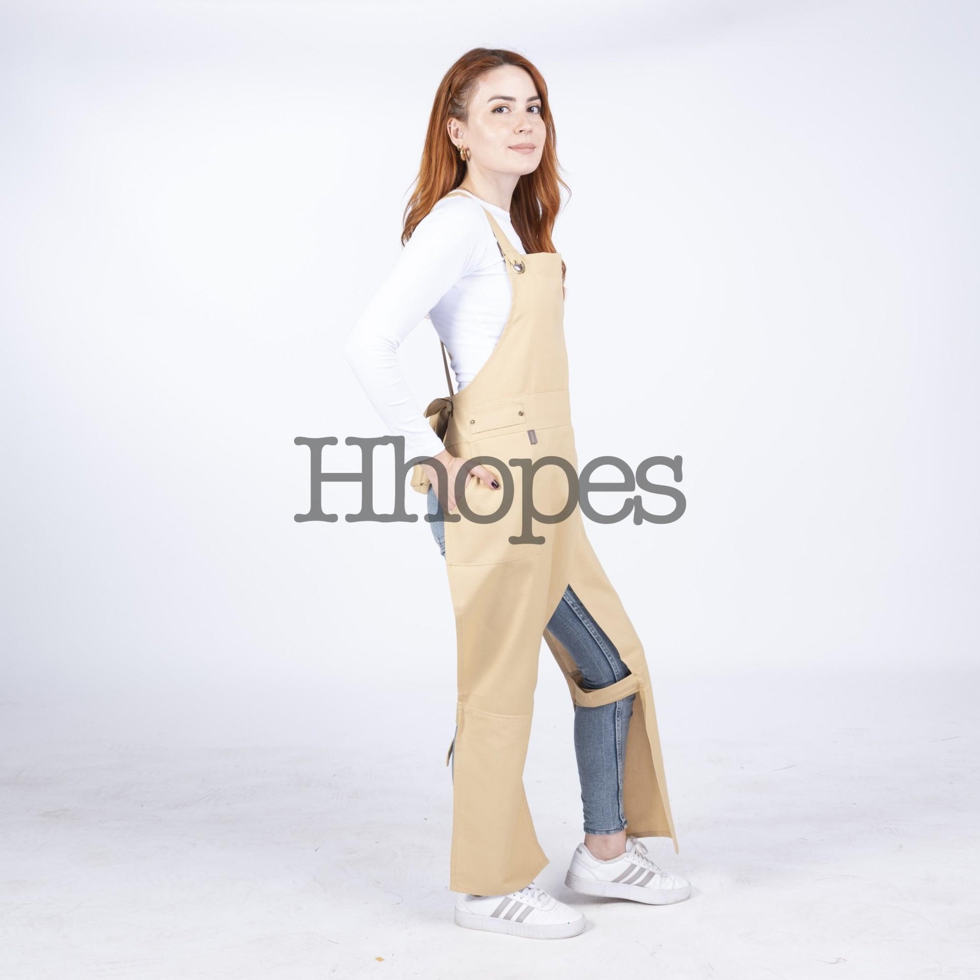 stylish split leg apron for sculptors