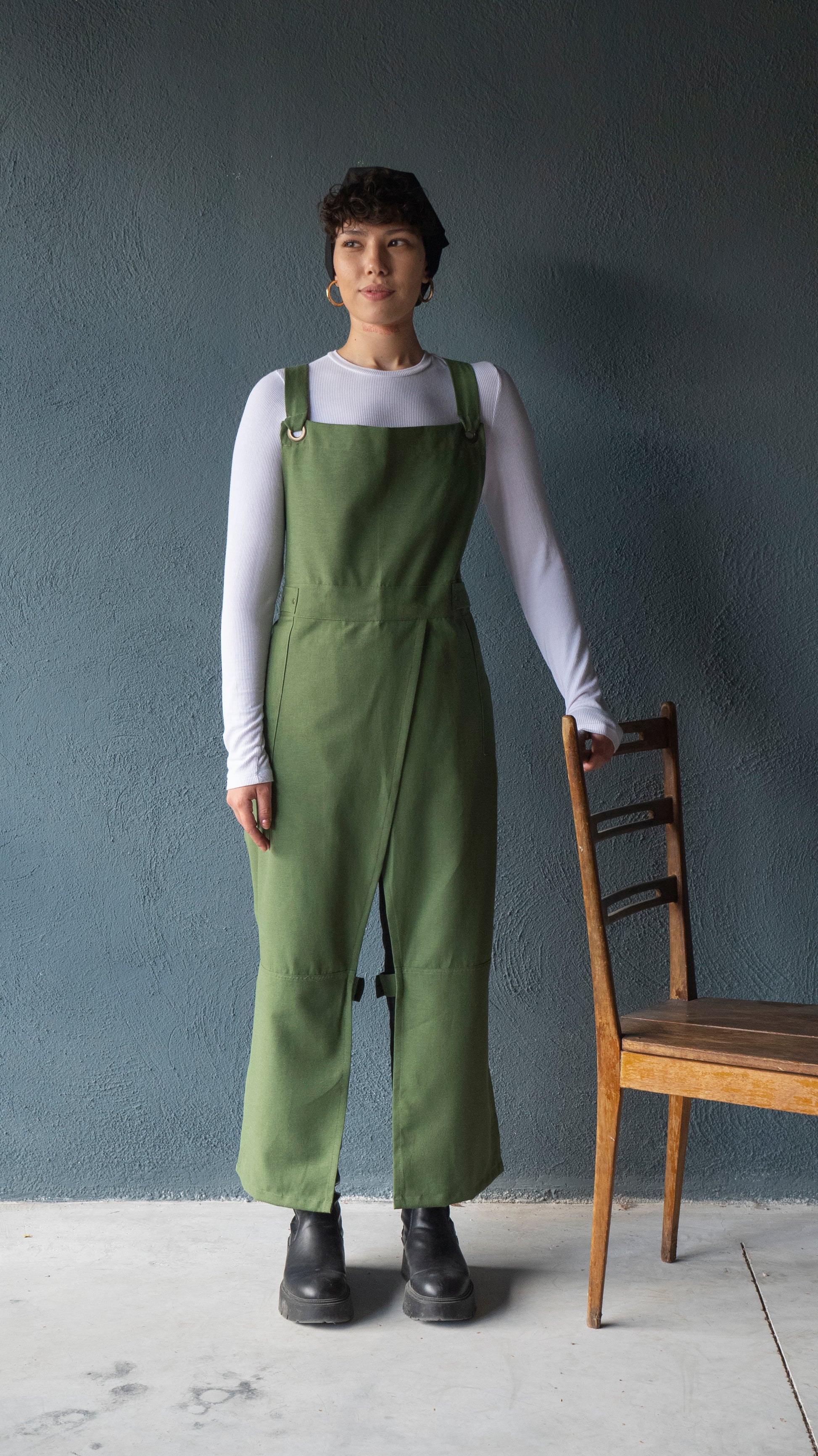 full-length apron with leg coverage